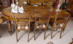 Anglais Victorienne Noyer Table à manger et 8 chaises de style Régence Set