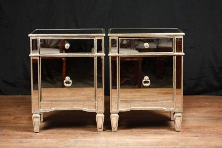 Paire miroir Armoires de tables de chevet Commodes Tables de chevet Borghese