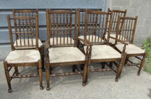 Réglez 8 chêne anglais Spindleback Chaises Ferme broche