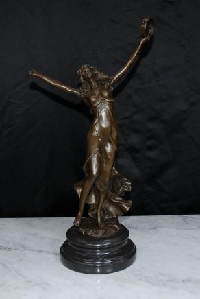 Art Nouveau français Bronze Femme Figurine Tambourin Dancer