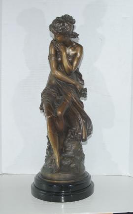 Bronze française Femme Figurine Assis Maiden par Moreau