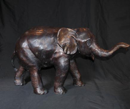 Grand bronze Éléphant d'Afrique Faune coulée Statue Art tribal