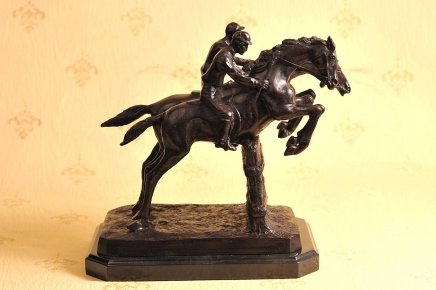 Jockey français Cheval de Bronze Signé Bonheur steeple
