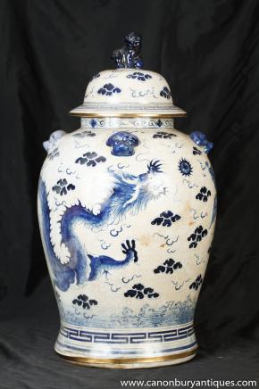 Bleu Kangxi chinois et Blanc Porcelaine Urne pot de gingembre