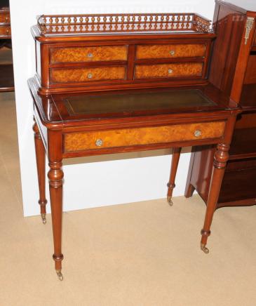 Français Regency Bureau De Dame Ecritoire ronce de noyer