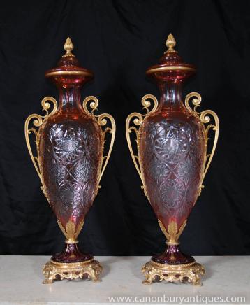 Paire Empire français Cut verre Amphora Urnes Vases