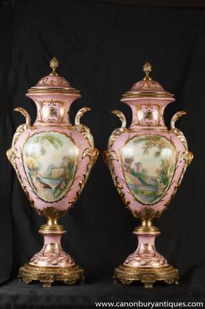 Paire allemande de Dresde Porcelaine Rose Ange Vases Urnes