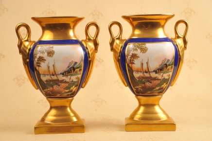 Paire allemande porcelaine de Meissen Peint à la main Urnes Vases