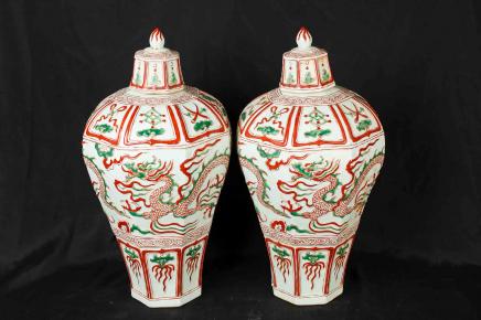 Paire chinois Qianlong Porcelaine dragon Vases Urnes Poterie