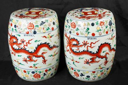 Paire chinoise Qing porcelaine Tabourets Sièges dragon en céramique architecturale