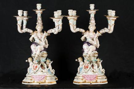 Paire de porcelaine de Sèvres Candélabres français Cherub Maiden Bougies