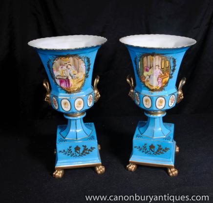 Paire française porcelaine de Limoges JP Urnes sur Stands Vases