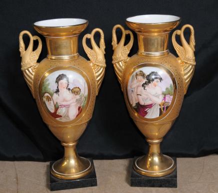 Paire porcelaine de Sèvres Swan Vases Urnes