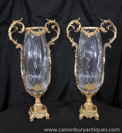 Paire victorienne Ormolu Verre en cristal Rose Vases Urnes