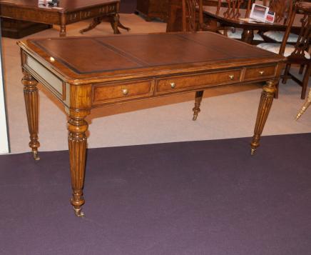 Victorienne Regency Gillows bureau Table Noyer Meubles