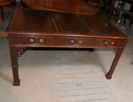 Victorienne gothique Chippendale bureau Table acajou meubles