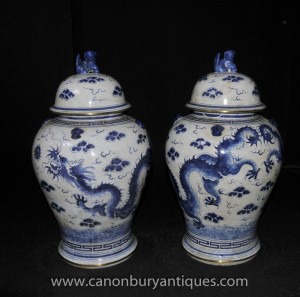 Paire Bleu et Blanc Porcelaine chinoise Ginger Jars Urnes Nanking dragon