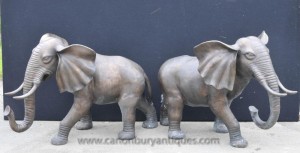 Paire Grande Coulée de bronze éléphants Elephant Statue Animaux Dumbo