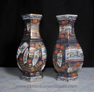 Paire Satsuma porcelaine japonaise Vases urnes de forme octogonale Poterie