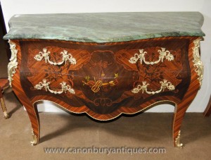 Paire française Louis XVI Commodes Bombe Formulaire poitrine tiroirs