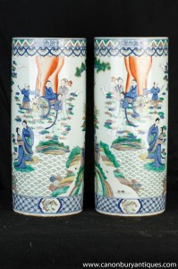 Paire japonaise Nabeshima Ware Porcelaine parapluies Urnes Vases