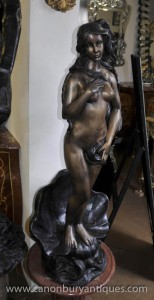 Rococo français Bronze Femme nue Fontaine Conch Shell Statue