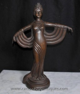 Sculpté à la main Art déco français Statue Figurine