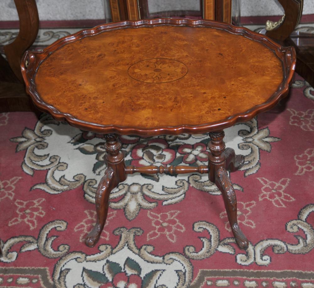 Tables victoriennes secondaires Oval Tray Table Noyer