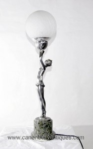 Lampe de table en étain poli Art Déco Femme Figurine Lumière