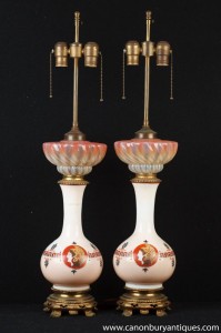 Paire Empire français Oplaline Porcelain Table Lampes Urnes