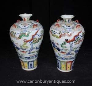 Paire chinoise Wucai Porcelaine Vases Urnes main Painted Pottery