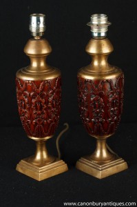 Paire française sculpté Ormolu Amphora lampes de table Lumières