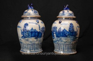 Paire chinoise Ming en porcelaine bleu et blanc Ginger Pots Vases