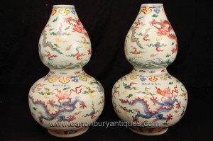 Paire porcelaine chinoise Wucai dragon Vases Urnes Double Gourd