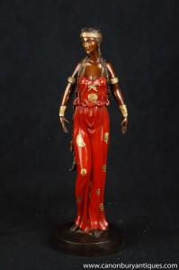 Art Nouveau Bronze Femme Statue Figurine