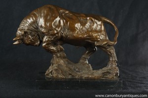 Bronze espagnol Charging Bull Statue Ram chèvre