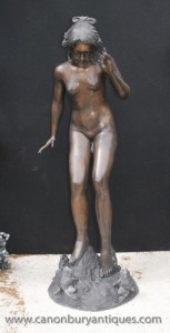 Lifesize Art Nouveau Bronze Femme Playtime par Harriet Bouchepoisson Statue