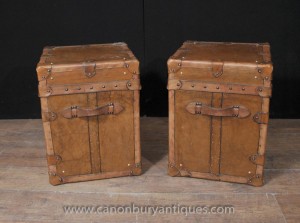 Paire Vintage malle Consigne Coffre Tables basses en cuir anglais Trunks