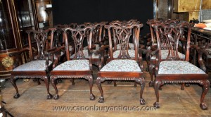 Réglez 12 chaises Chippendale Mahogany Arm Chaise Ball et pieds griffes