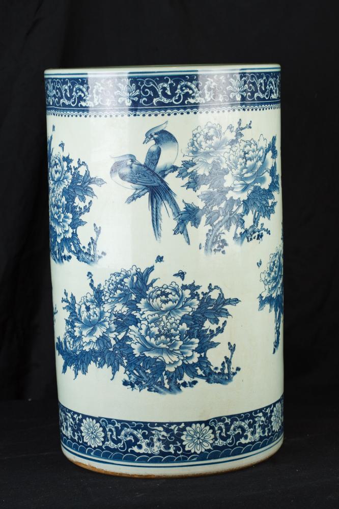 Bleu et Blanc Porcelaine parapluies Nankin Urne Vase