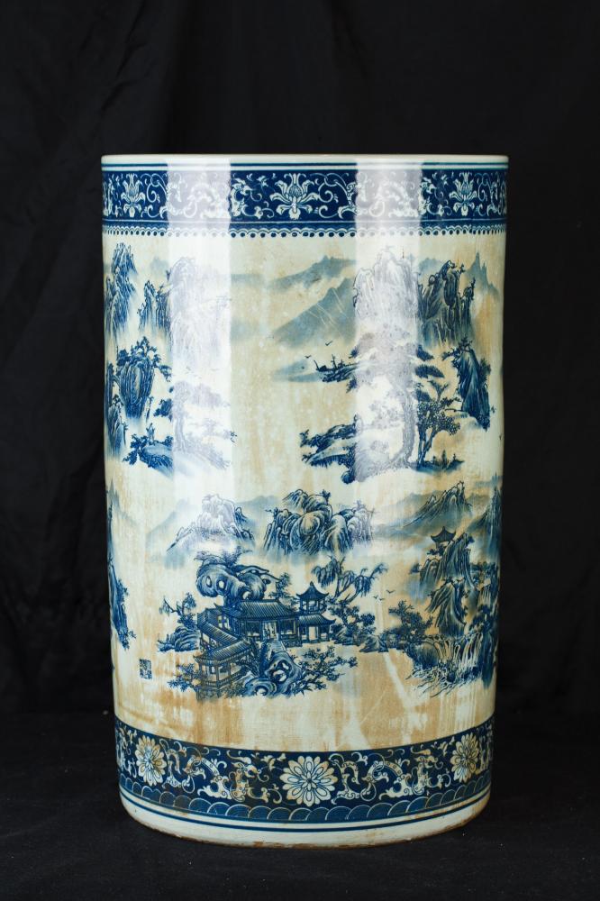 Bleu et Blanc chinoise de Nankin Porcelaine-parapluie Urne Vase