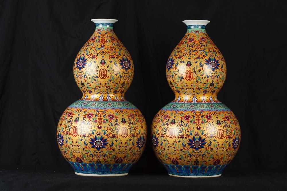 Paire chinois Jingdezhen porcelaine Arabesques Double Gourd Urne