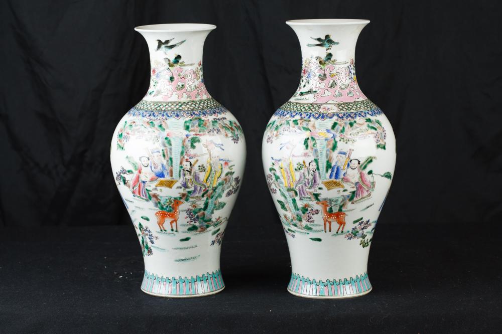 Paire chinois Kangxi porcelaine peinte Vases Urnes Poterie Céramique