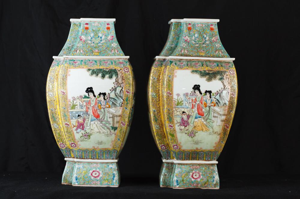 Paire chinois Qianlong Porcelaine Vases Famille Rose Urnes