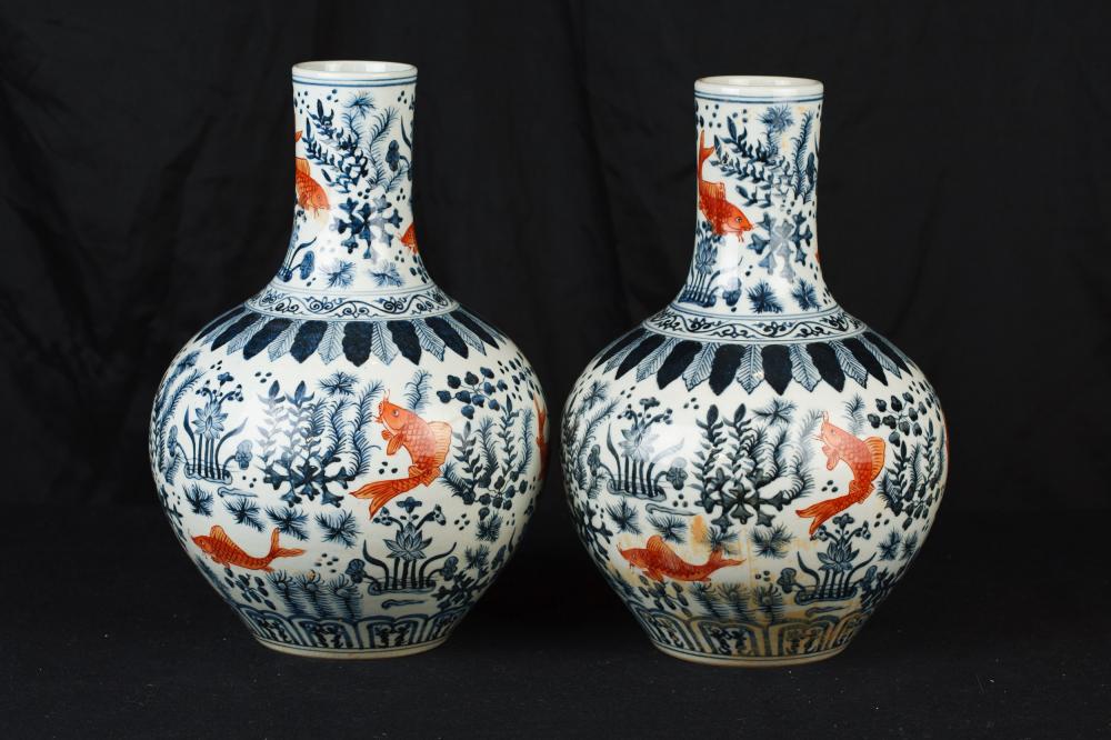 Paire chinoise de Jingdezhen Temple Jars porcelaine bleue et blanche
