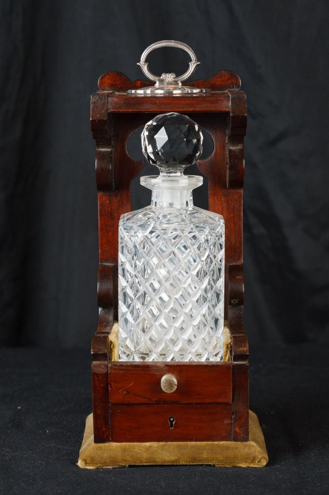 Simple Victorian Cut Verre Bouteille Tantalus Decanter