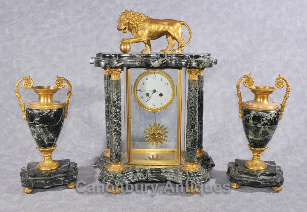 Antique français Napoléon III Clock Garniture Urne Set Mantel Clocks
