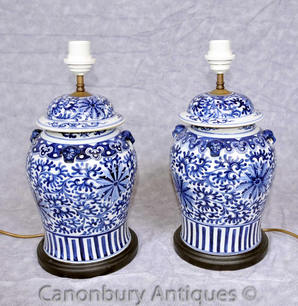 Paire Kangxi porcelaine bleue et blanche Lampes Lampes de table Urnes chinois