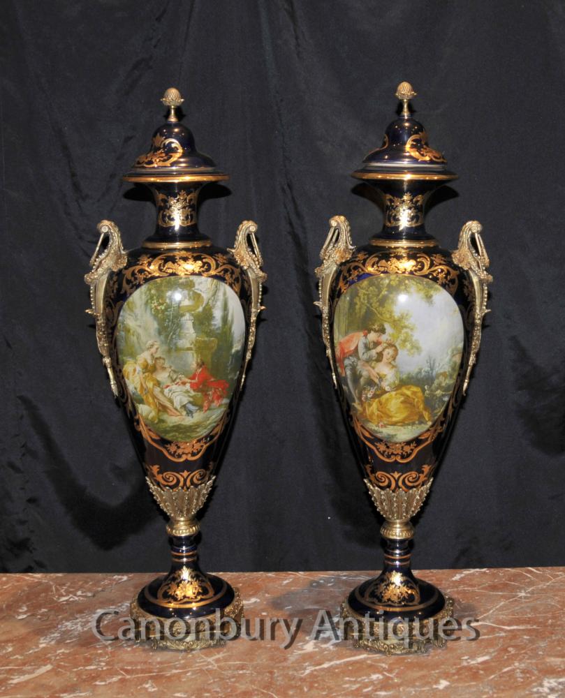 Poterie Paire porcelaine de Sèvres Vases romantiques Amphora Urnes français