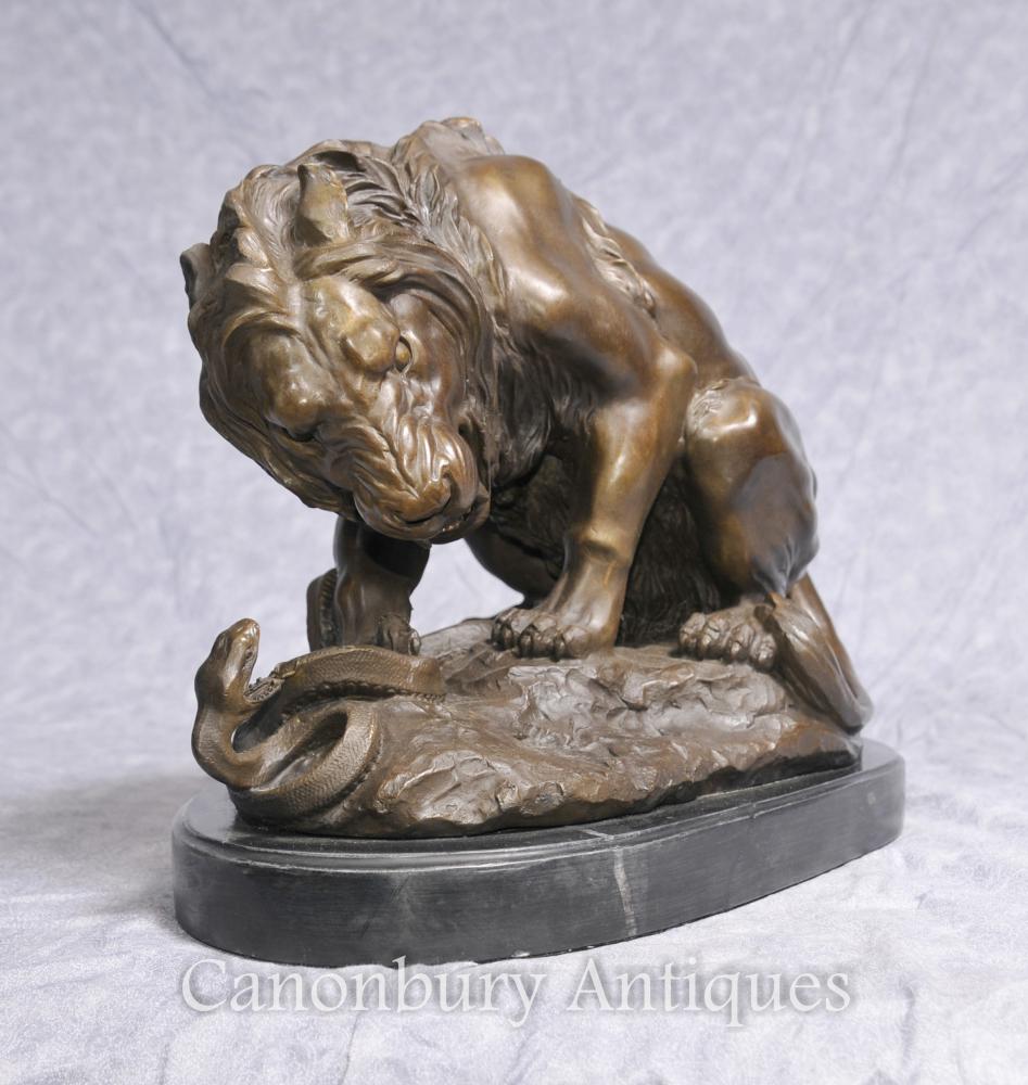 Français Bronze Lion kills Statue Signé Barye Serpent Statue